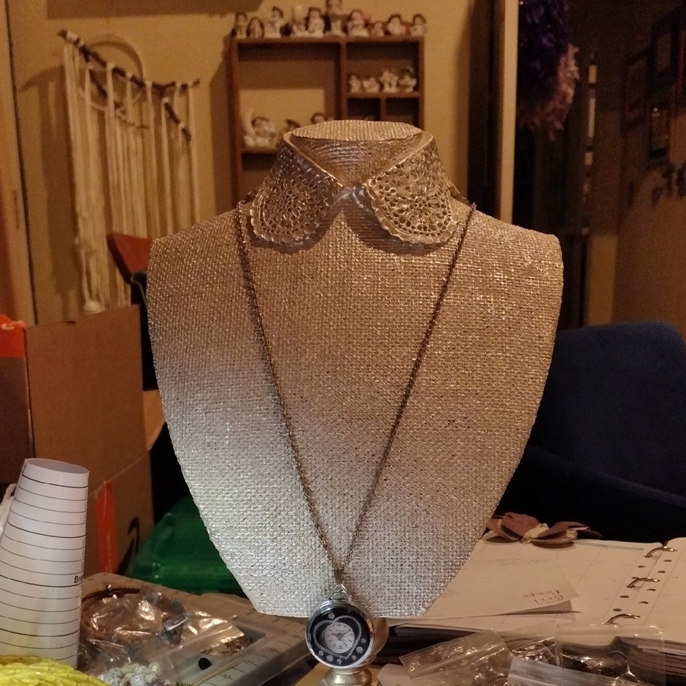 Chic Black and Silver Pendant Necklace